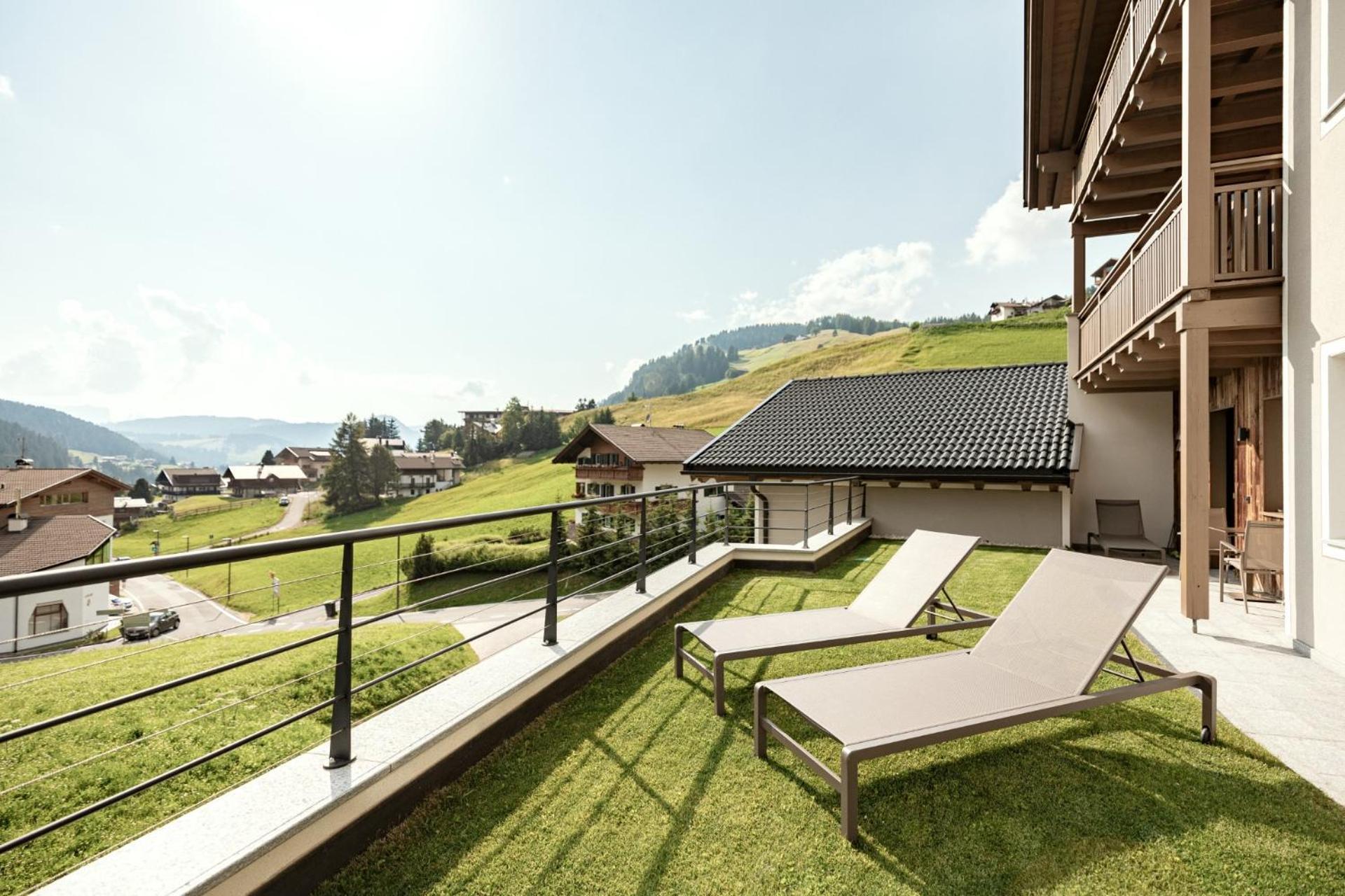 Luxury Chalet Plazola Aparthotel Selva di Val Gardena Esterno foto